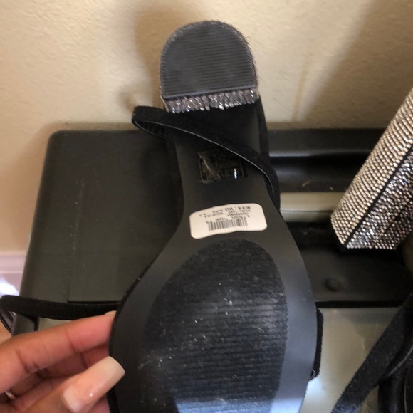 Heels - Picture 3 of 3